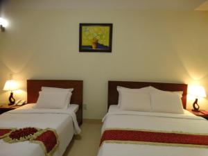 Postel nebo postele na pokoji v ubytování Hoa Vinh Hotel