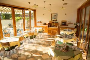 a restaurant with tables and chairs and a kitchen at Dovolenkovy Dom Jople in Podhájska