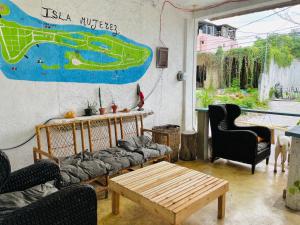 a living room with a couch and a table at Casa Iguana in Isla Mujeres