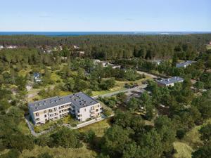 an aerial view of an apartment building with a parking lot at Lazur Seven in Gdańsk