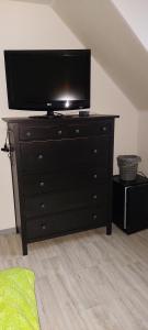 a dresser with a flat screen tv on top of it at Zu Hause auf Zeit bei Marion in Bobbau