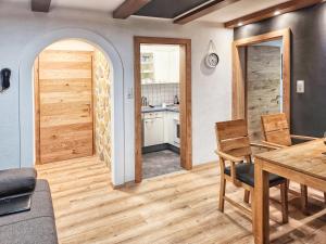 Kuchyň nebo kuchyňský kout v ubytování Appartements & Chalets Wiesenruh