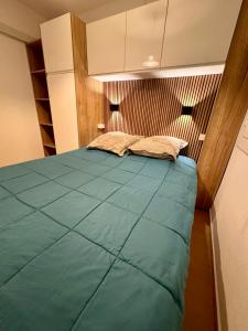 Postel nebo postele na pokoji v ubytování Magnifique appartement en front de mer, Caneylles + 37 fotografií