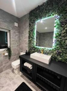 Koupelna v ubytování The Baglan Bungalow M4 Access in 1 min + 7 fotografií