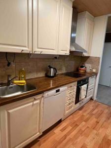 A kitchen or kitchenette at Comfortable apartment near Helsinki airport