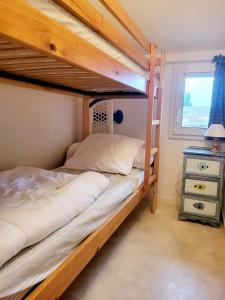 a bedroom with two bunk beds and a window at Gîte VILLA Nautica Résidence Cap Soleil in Vendres