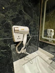 Koupelna v ubytování Hotel Gjika