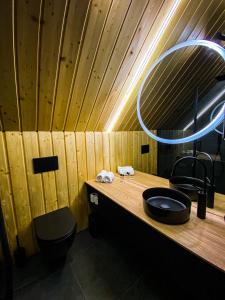 a bathroom with a black sink and a mirror at RzepiskaView in Rzepiska