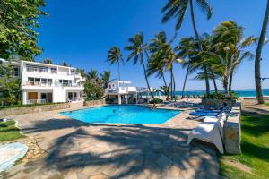Πισίνα στο ή κοντά στο Kite Beach Oceanfront 1st Row Two Bedrooms and patio