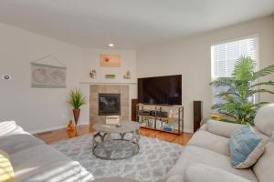 アルヴァダにある15 Mi to CU Boulder Arvada Home with Deck and Yard!のギャラリーの写真