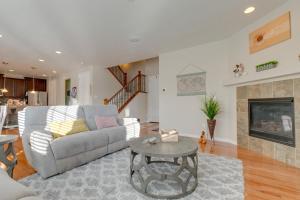 アルヴァダにある15 Mi to CU Boulder Arvada Home with Deck and Yard!のギャラリーの写真