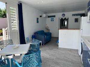 Area soggiorno di Votre Cocon Océan : Studio bien aménagé à louer