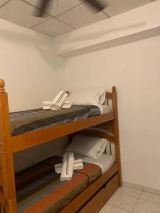 a couple of bunk beds in a room at Apartamento cozy casco in Panama City