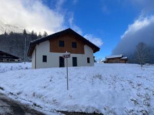 Villa luxueuse avec sauna et jacuzzi v zimě