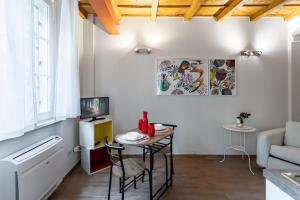 a small apartment with a small table and chairs at La Casa di Enrichetta - Pavia City - by HOST4U in Pavia