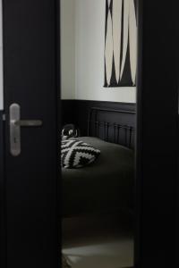 a bedroom with a bed with a black and white pillow at Chambre avec salle de bain et accès indépendant in Nantes