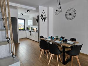 a dining room and kitchen with a table and chairs at Zacisze w Karkonoszach in Karpacz
