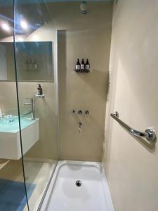 Ένα μπάνιο στο Restaurado a nuevo en el Corazón de la Ciudad