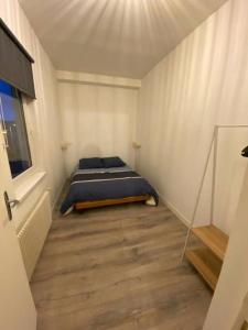 a small bedroom with a bed in a room at Appartement F2 meublé in Dunkerque