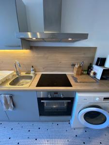 Cuisine ou kitchenette dans l'établissement Appartement jusqu'à 6 couchages