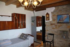 TV a/nebo společenská místnost v ubytování Casa Rural Ecológica Arrizurieta