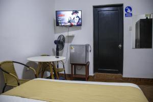 TV a/nebo společenská místnost v ubytování Plaza Mayor Lima
