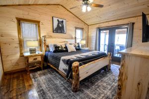 a bedroom with a bed in a log cabin at Black Bearry in Blue Ridge