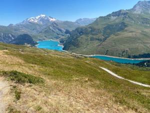 a view from the top of a mountain with a lake at Appartement à Queige in Queige