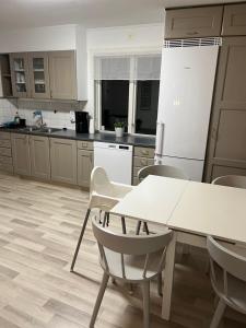 Kuchyň nebo kuchyňský kout v ubytování Villa på landet i Kulltorp