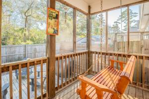 Μπαλκόνι ή βεράντα στο Dogs Allowed - Private Home with hot tub and fire pit