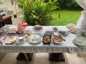 Comida no apartamento ou em algum lugar perto