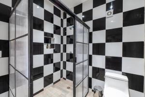 Koupelna v ubytování Casa Fersan + 10 fotografií