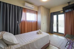 A bed or beds in a room at Theo and MS Luxurious Apartments