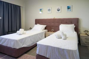 A bed or beds in a room at Theo and MS Luxurious Apartments