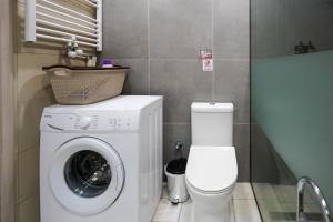 A bathroom at Theo and MS Luxurious Apartments