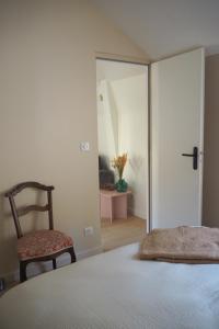 a bedroom with a bed and a chair and a window at Les baleines - hypercentre 2 chambres avec garage et clim - air conditioning in Grenoble