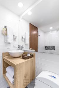 Ванная комната в Leblón Suites Hotel