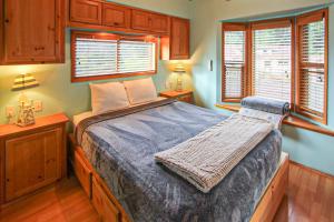 Postel nebo postele na pokoji v ubytování Whaleshead Ridge