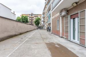 an empty alley in a city with buildings at Casa San Paolo - Pavia Città - by Host4U in Pavia