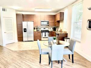 a kitchen with a table and chairs and a refrigerator at Spacious 2 Bedroom Venice Beach Villa in Los Angeles