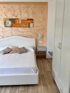 A bed or beds in a room at Bella Tropea Accommodation