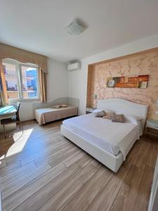 A bed or beds in a room at Bella Tropea Accommodation