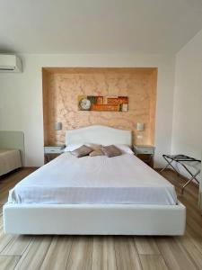 A bed or beds in a room at Bella Tropea Accommodation