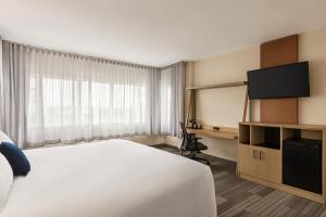 a hotel room with a bed and a desk at Lexington by Hotel RL Miami Beach in Miami Beach