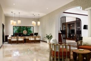 Телевизор и/или развлекательный центр в The Westin Reserva Conchal, an All-Inclusive Golf Resort & Spa