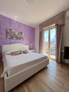 A bed or beds in a room at Bella Tropea Accommodation