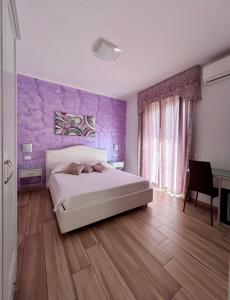 A bed or beds in a room at Bella Tropea Accommodation