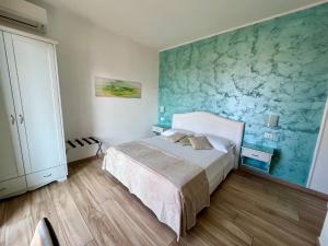 A bed or beds in a room at Bella Tropea Accommodation