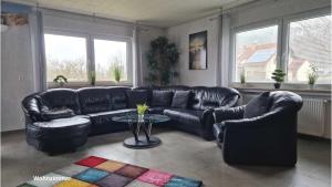 Afbeelding uit fotogalerij van Ferienhaus Guldner mit Terrasse, Garten und Sauna in Überherrn