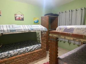 - 2 ensembles de lits superposés dans une chambre dans l'établissement Casa à beira lago de Furnas. (Pé na água), à Formiga